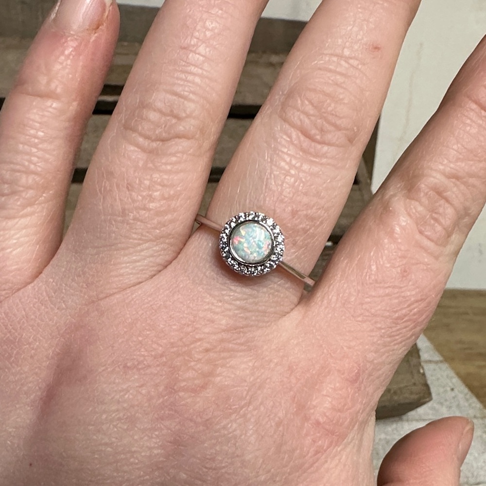 Bomb Party great shape size 11 white Kyocera opal circle crystal 925 ss ring - Picture 1 of 4